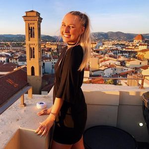 Meet your Posher, Holly